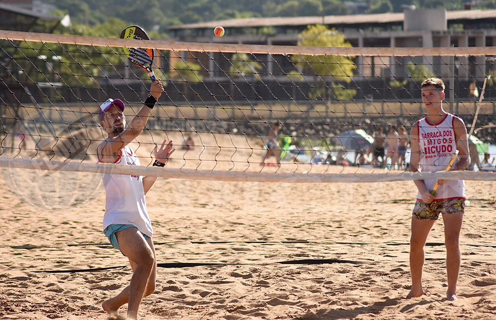 El beach tenis tuvo su debut en la tierra colorada