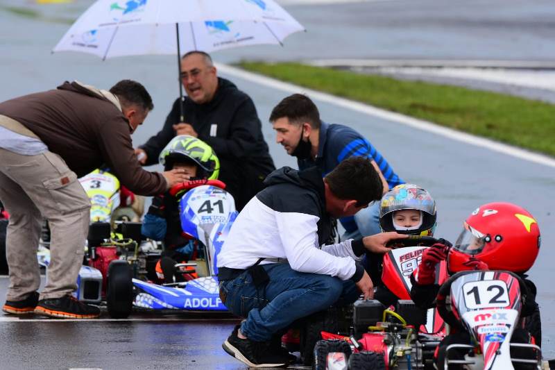 Desafiaron la lluvia y dieron un gran espectáculo en el regreso del karting a Posadas