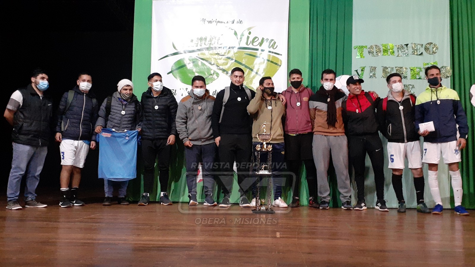 Aston Birra alzó el máximo trofeo del fútsal viereño