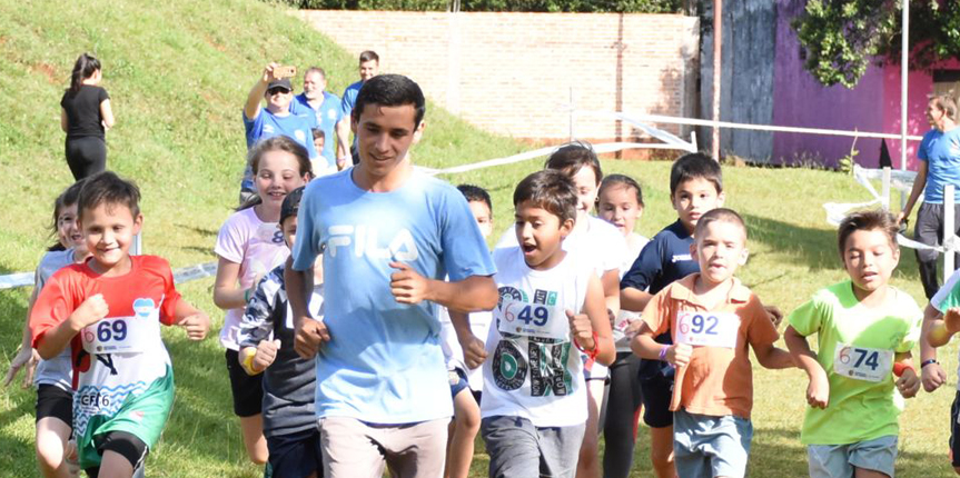 Da Silva guió a los mas pequeños en la tarde de Cross Country