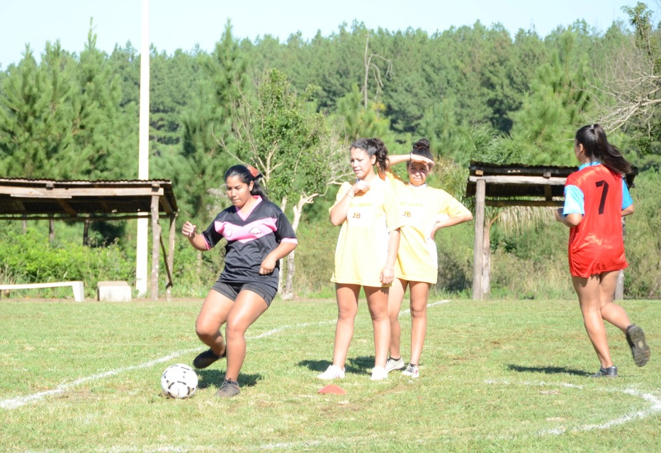 Clínica de fútbol para mujeres rurales en Mártires