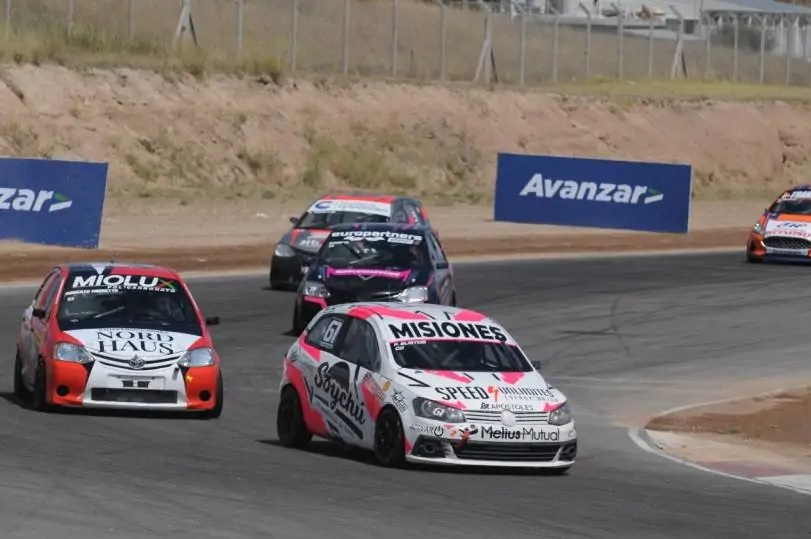 Automovilismo: un problema de motor dejó sin final a Bustos