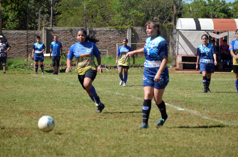 Con muchos goles se inició el fútbol femenino