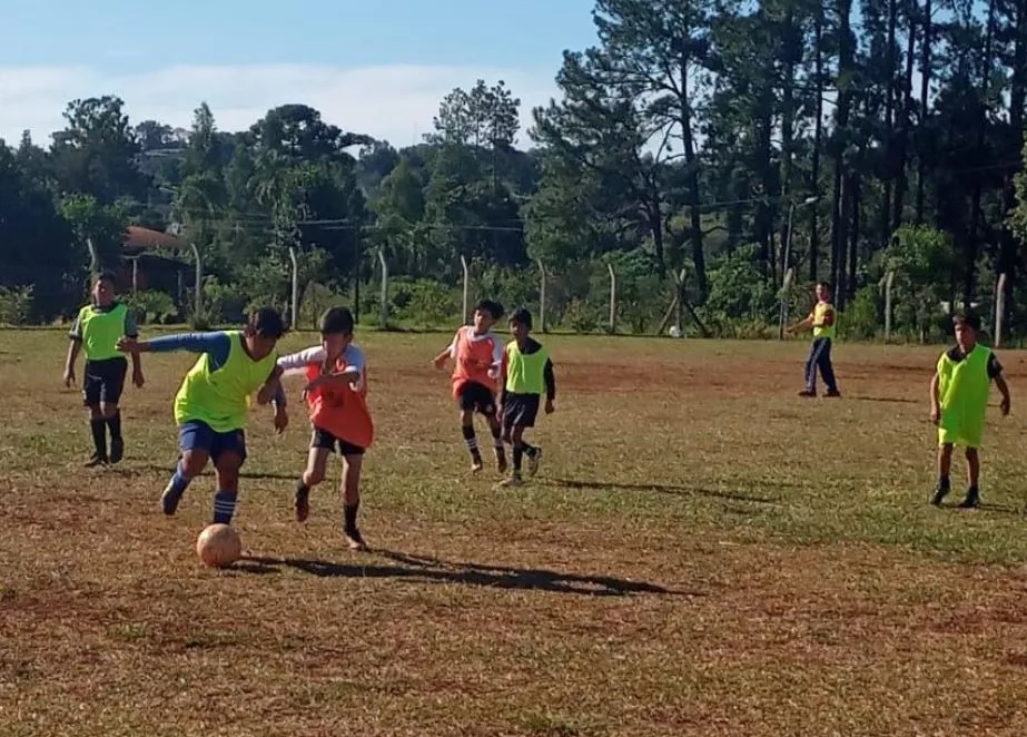 Futbolistas de San Pedro realizaron prueba y sueñan con llegar a ser profesionales