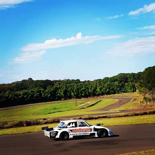 Domingo de pruebas en el autódromo de Oberá