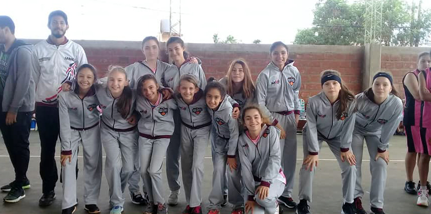 Sábado de básquetbol femenino en el Ian Barney