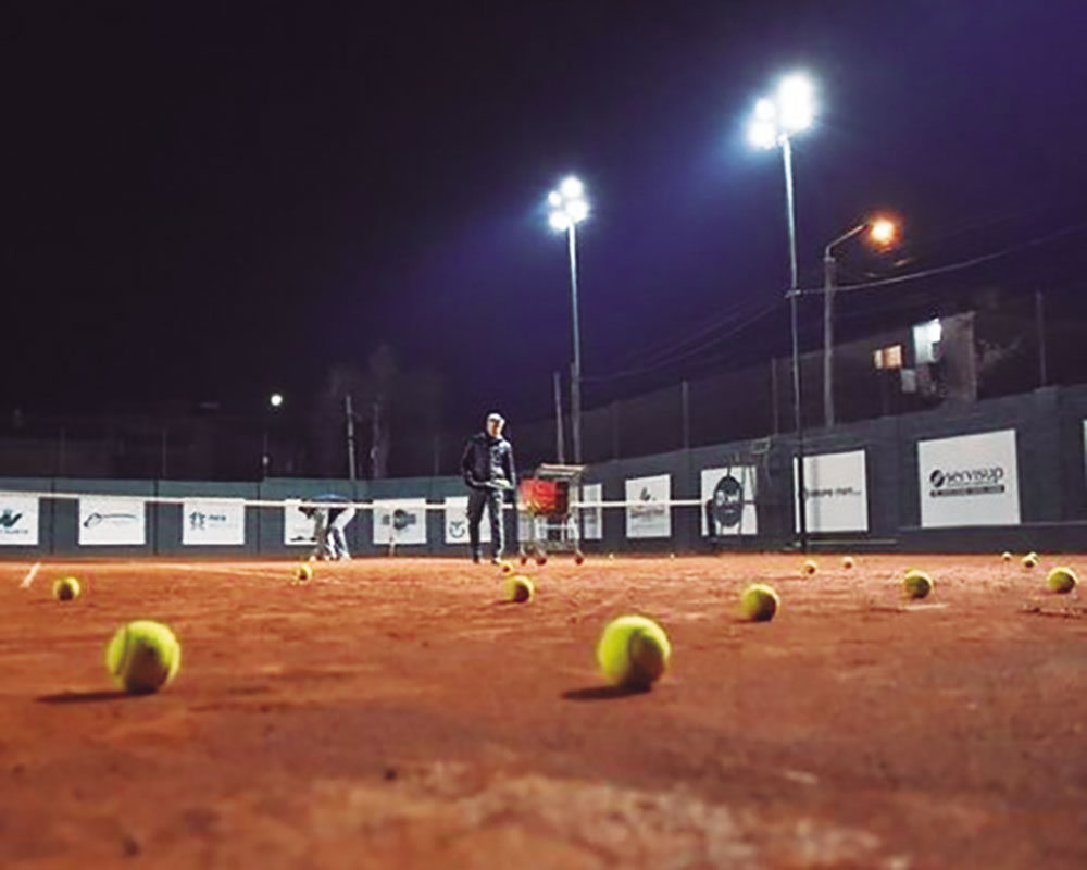 OTC inauguró nuevas luces en las canchas de tenis